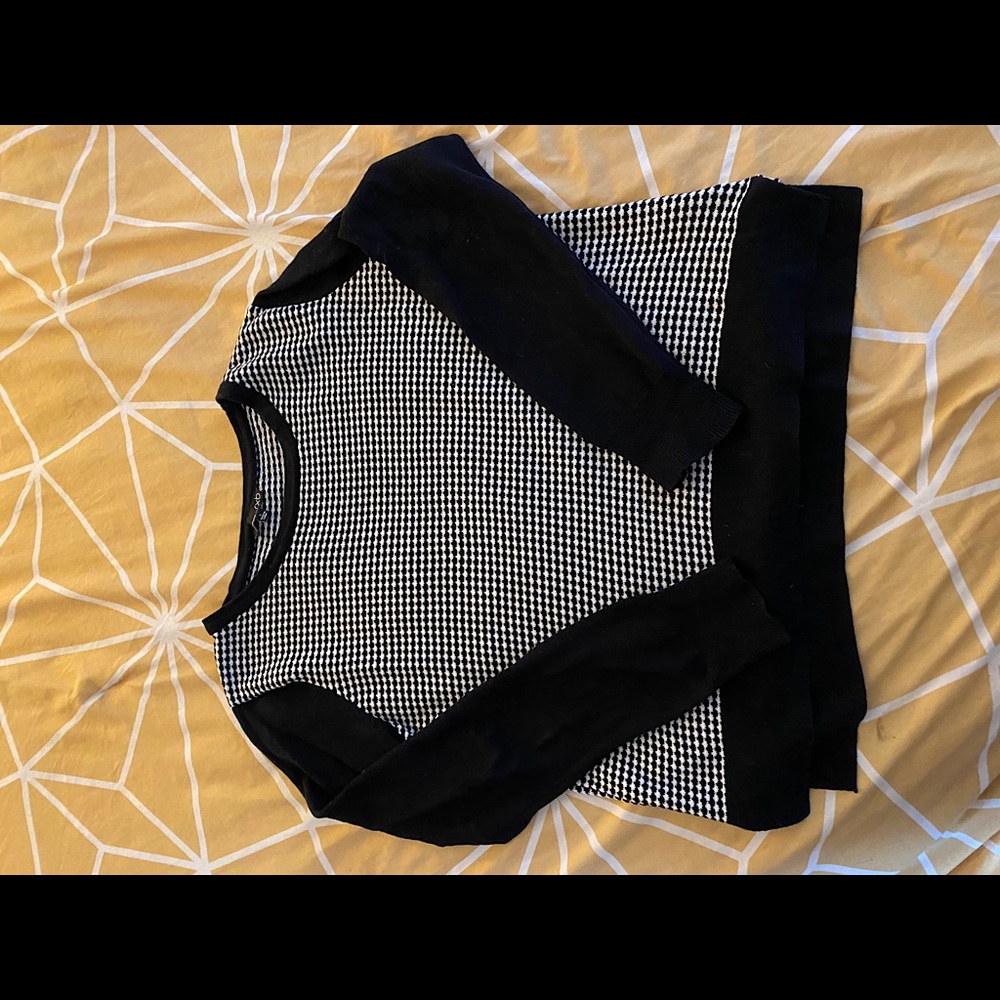 B&W cotton preppy sweater.